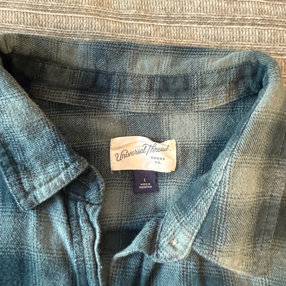 Universal Thread Men's Gray Plaid Button Down Shi… - image 2